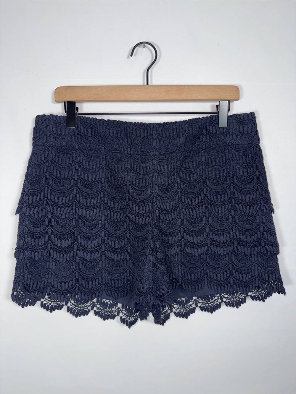 WS49 {LOFT} "Riviera" Navy Blue Lace Embroidered Tiered Ruffle Dress Shorts